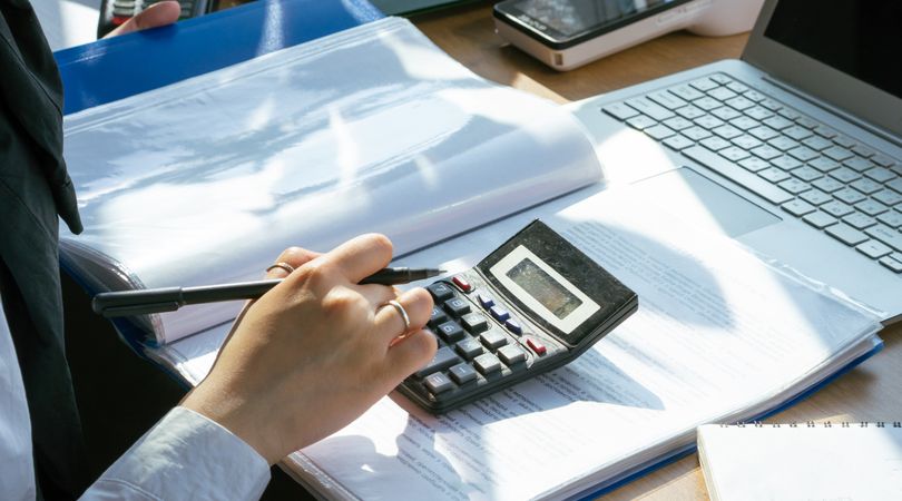 Cómo calcular correctamente la base imponible del IVA y evitar problemas con Hacienda