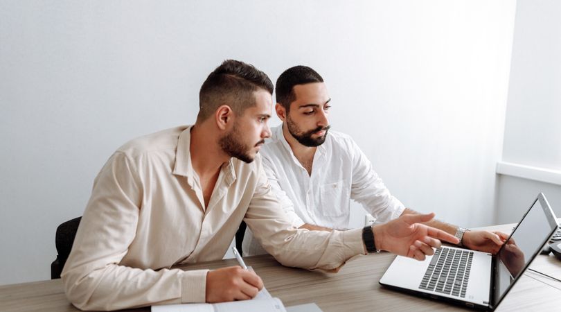 ¿Puede la empresa corregir un error salarial descontándolo de futuras nóminas?